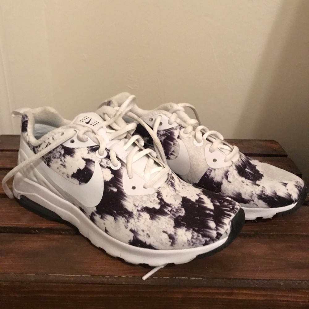 Nike Air Maxx women’s running shoes